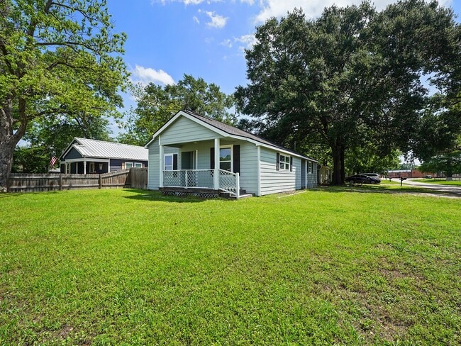 111 Holderrieth Blvd