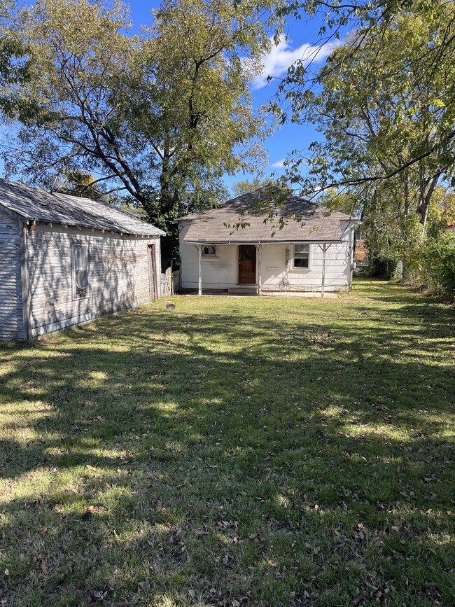 Building Photo - 121 N Seminole Ave