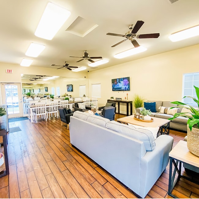 Photo - 600 Hosking Ave