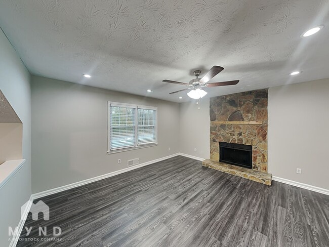 Photo - 1224 Classic Dr NE