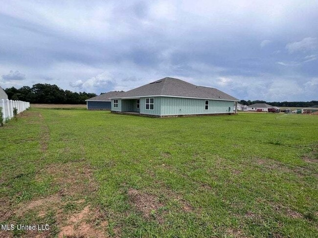 Photo - Beautiful new 4/2