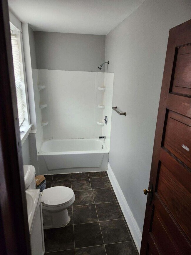 Photo - 2047 W 6th St Unit 2