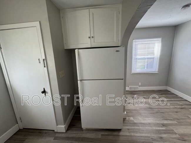 Photo - 1944 Victoria Ave