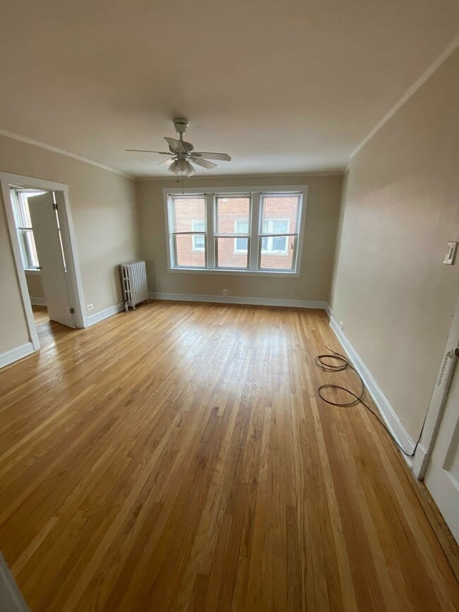 Building Photo - 2350 W Touhy Ave Unit 3I
