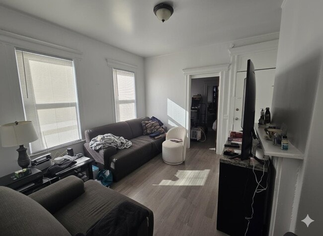 Building Photo - 200 Nunda Ave Unit 1R