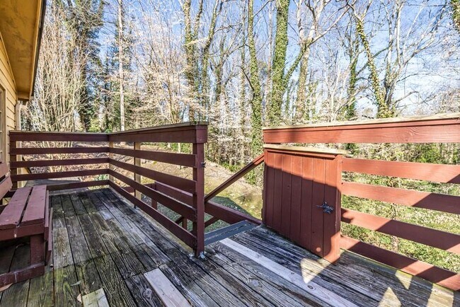 Photo - 1570 Spring Ln NW