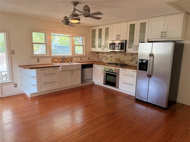 Photo - 1904 Pequeno St