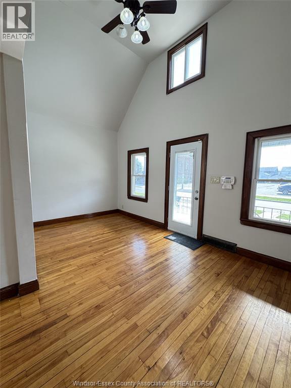 Photo - 1472 Langlois Ave