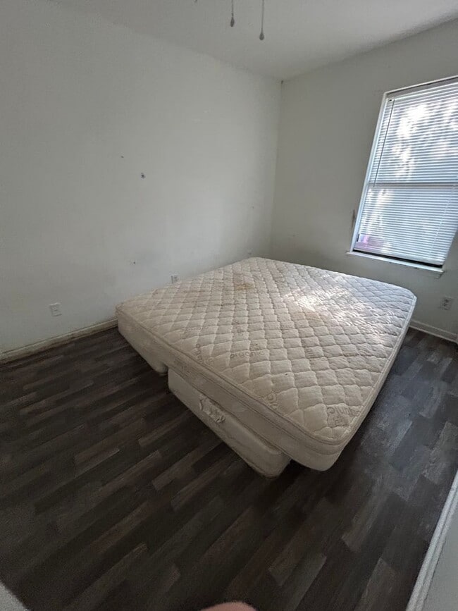 Building Photo - Huge 3 bed 2 full bath in Summerville! Rental