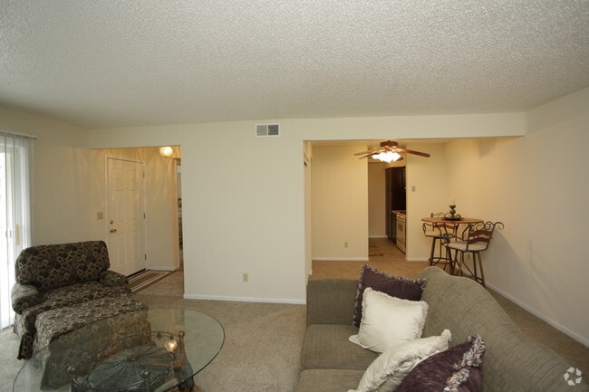 1BR, 1BA - 775 SF