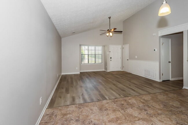 192 Chase Woods Cir