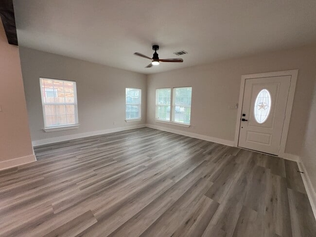 Photo - 224 Everton St