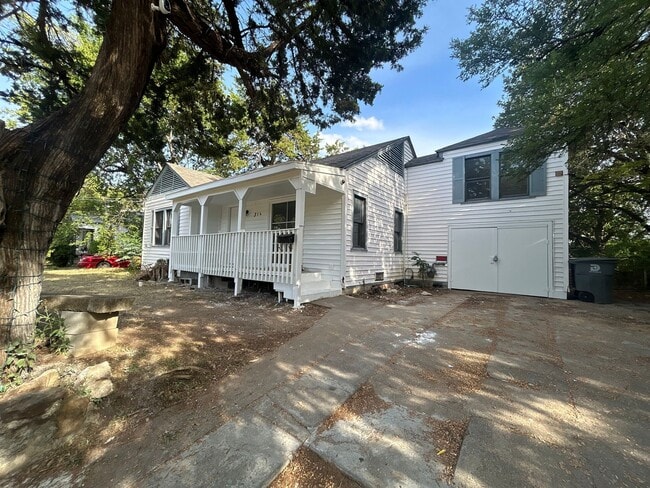Photo - 314 W Clarendon Dr