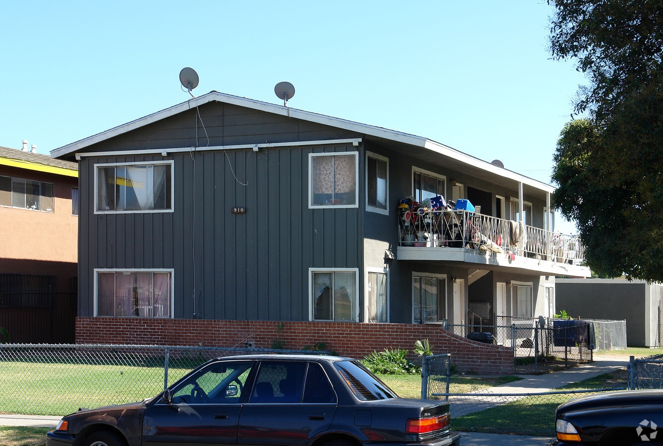 Photo - 910 W Cedar Ct Apartments