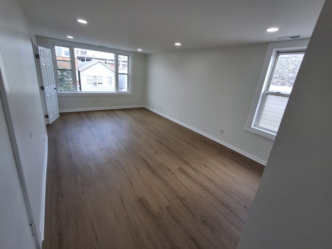 Building Photo - 471 W 26th St