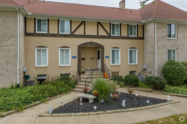 Woodlawn Village