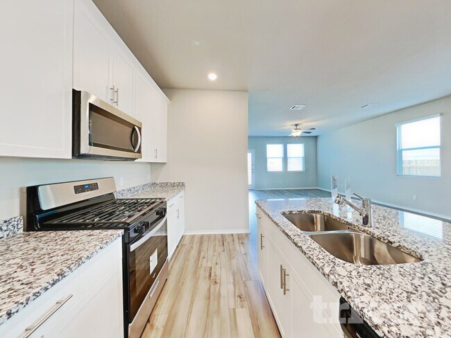 Photo - 5100 Saddle Clb Dr