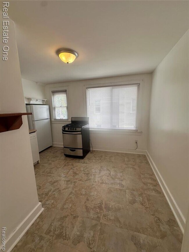 Photo - Upper Duplex