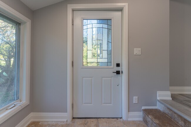 Photo - Spacious 3 Bed / 1 Bath Main Floor Unit | ... Unit 1