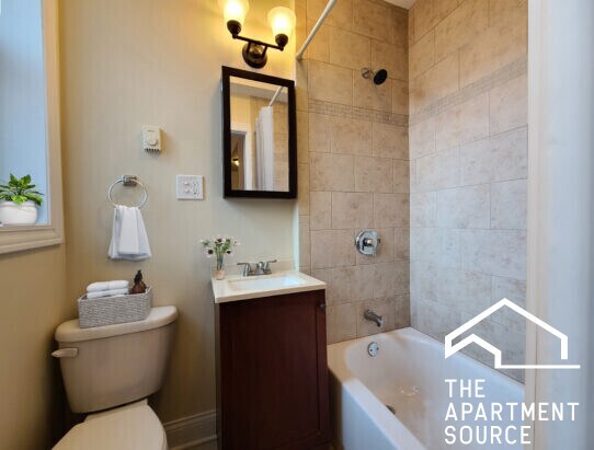 Photo - 818 W Diversey Pky Unit Q