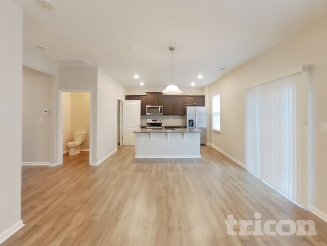 Photo - 126 Calderdale Ln