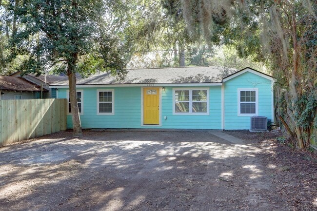 Building Photo - 2109 E 36th St Unit Main House