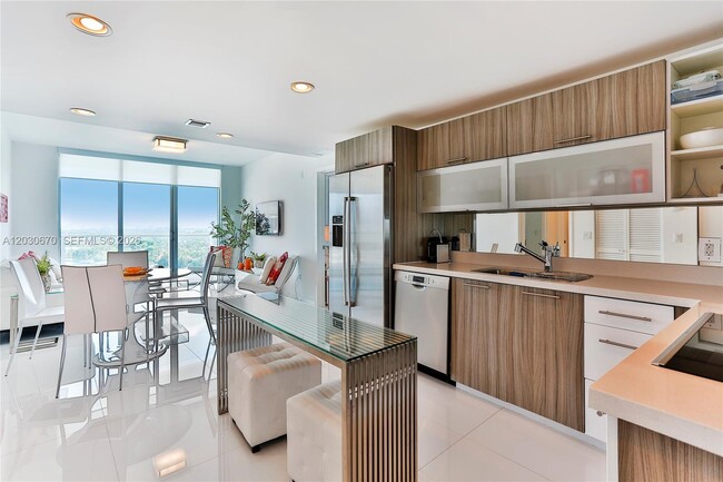 Photo - 6700 Indian Creek Dr Unidad 1204
