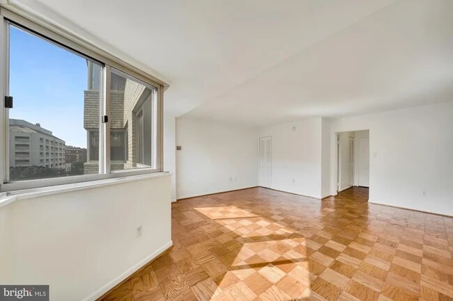 Photo - 922 24th St NW Unit 617