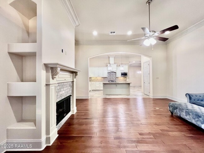 Photo - 411 Dunvegan Ct