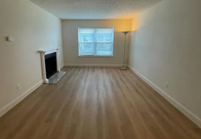 Building Photo - 2200 E Trinity Mls Rd Unit 42274 Rental