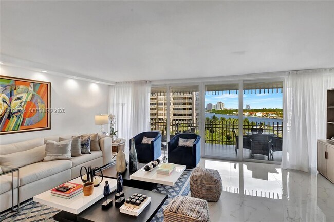 Photo - 2 Grove Isle Dr Unidad B706