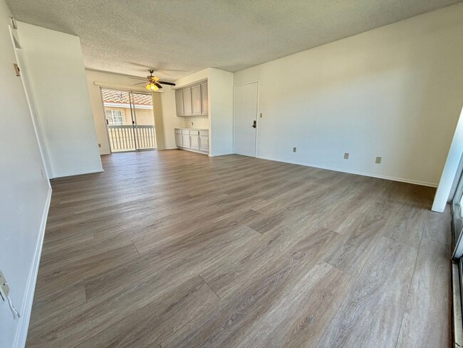 Building Photo - 1912 Bataan Rd Unit 3