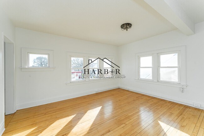 917 N Broadway Ave Unit 917 N Broadway Ave