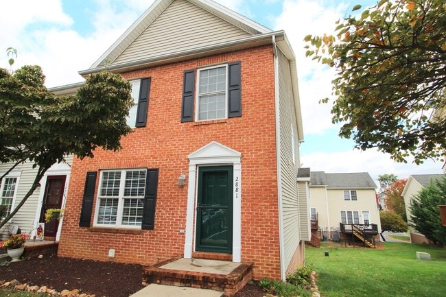 Building Photo - 3 Bedroom townhome with basement!