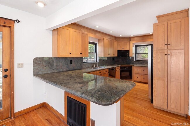 Photo - 37 Mekeel St