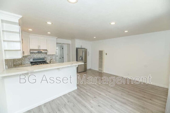 Photo - 1529 Alcatraz Ave Unidad #7