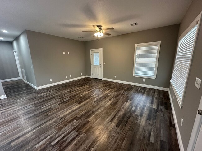 Photo - Newer 2-Bed 2-Bath home with high end finishes on quiet small town street! RENT-$1,250.00