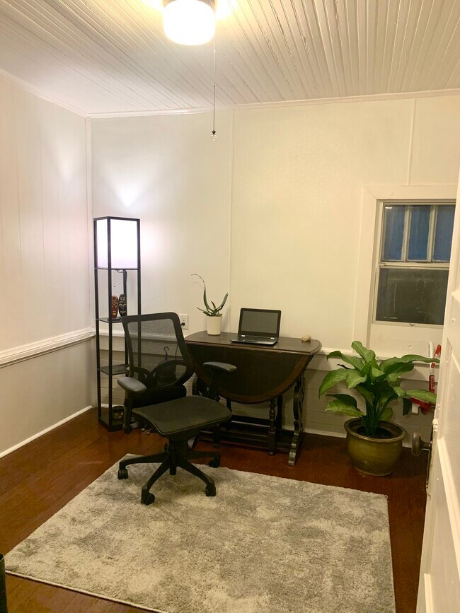 916 N Market St Townhome Townhome Rental in Oskaloosa IA