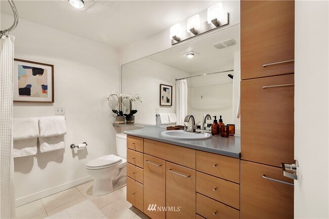 Bathroom - 1420 E Pine St Unit E410