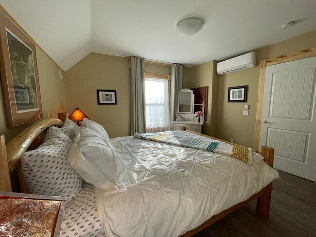 Photo - 1029-1029 9 St SE Unit Second Story Suite