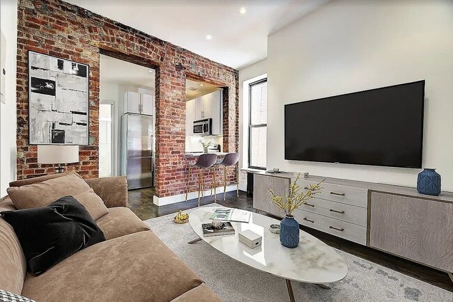Building Photo - 303 Broome St