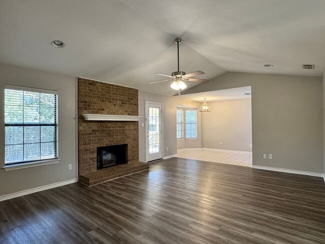 Photo - 411 Hickory Rd