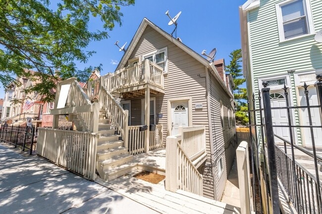 Building Photo - 2028 W 22nd Pl Rental