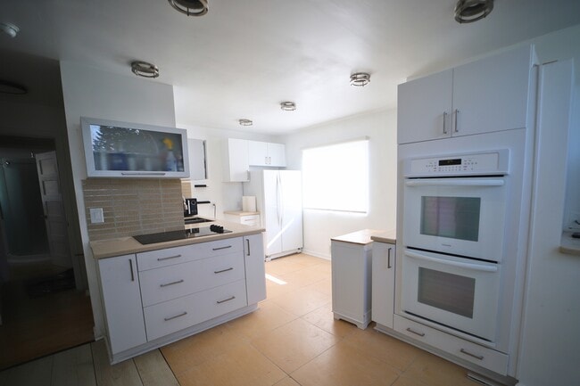 Photo - 454 Woodland Dr W