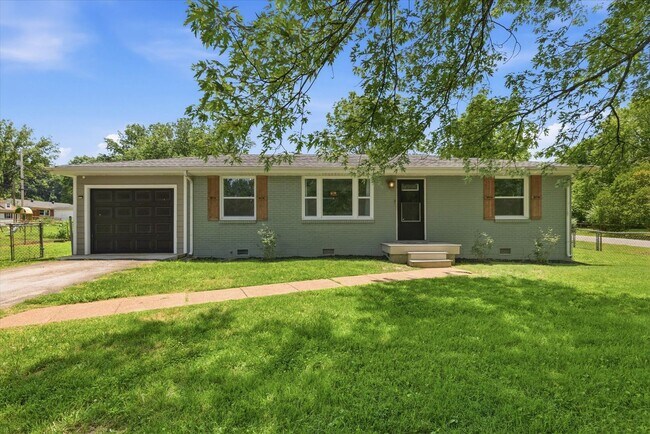Building Photo - Pet Friendly Three Bedroom!