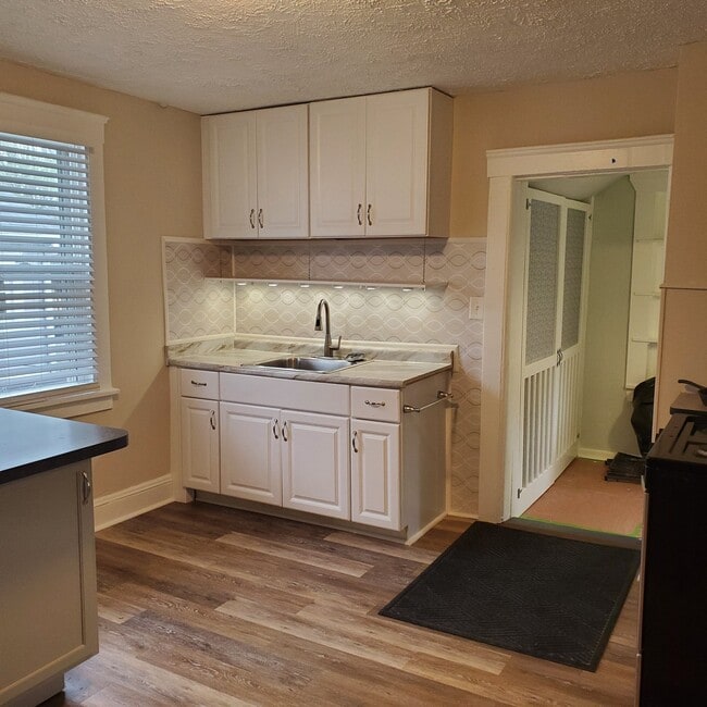 Photo - 3136 W 40th St Unit Upper