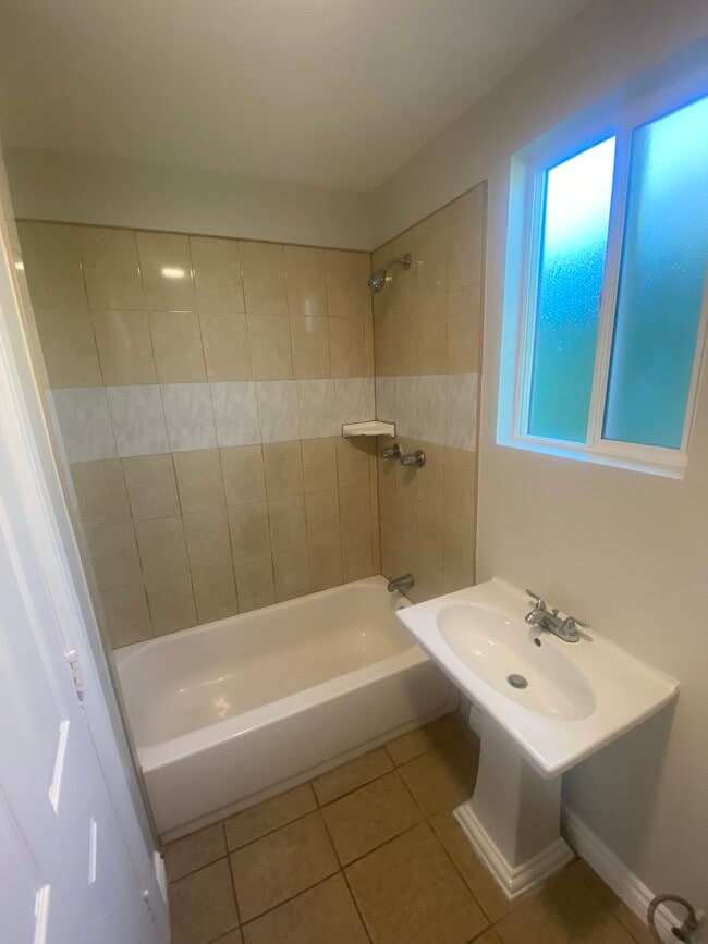 Photo - 834 W 106th St