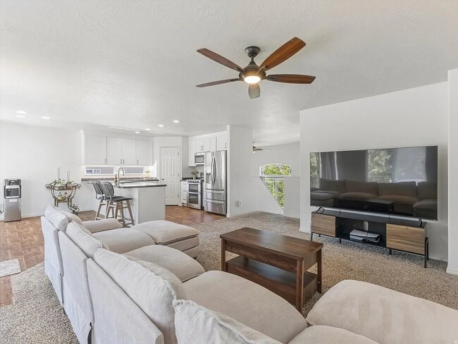 991 Oldham Dr