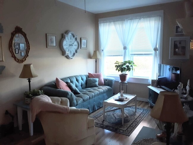 Building Photo - 5433 Bennett St Unit First Floor