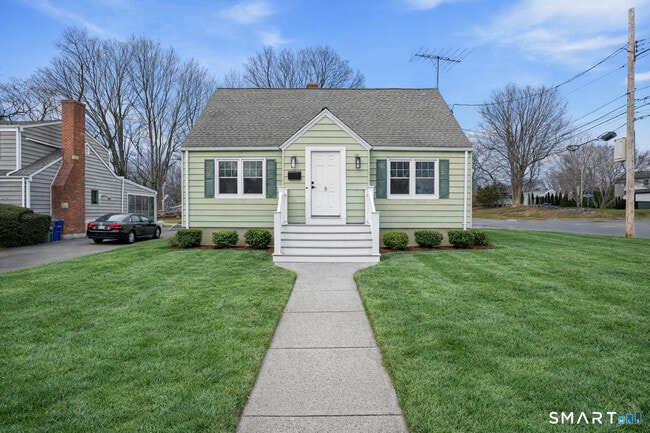 Building Photo - 8 Raleigh Rd